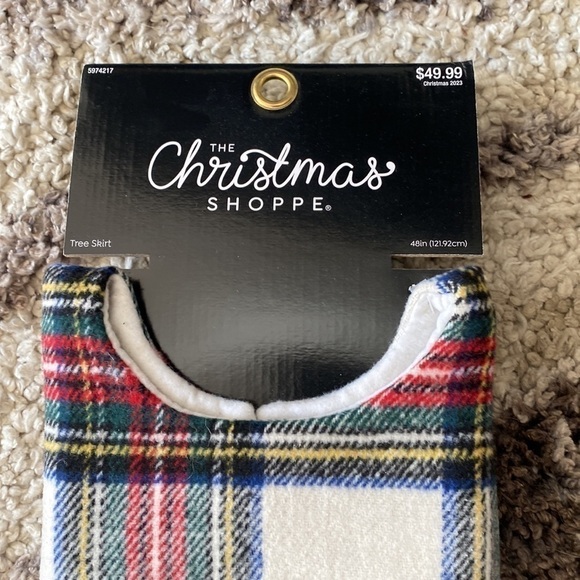 NEW THE CHRISTMAS SHOPPE RUSTIC PLAID TREE SKIRT - Picture 3 of 5